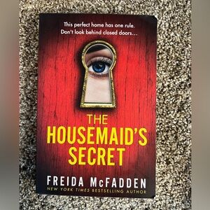 The Housemaid's Secret by Freida McFadden - Paperback